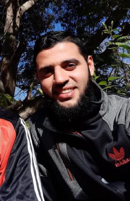 The fifth killed among his brothers.. the young man "Ibrahim Mohsen" got up a short while ago while visiting the grave of his brother who was killed, where the occupation planes bombed the al-Swarha cemetery in the middle of the Gaza Strip.