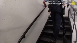 🇺🇸 Police rushed to a burning #Florida motel on Saturday morning to save the guests and staff.Sarasota officers evacuated the building and checked room by room as flames spread into the attic. One person was hospitalized with non-life-threatening injuries.Follow main channel -> LiveLeak Follow private channel -> LiveLeak Private