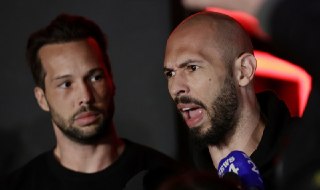 В США задержали блогера Эндрю Тейта и его брата по обвинениям в изнасилованиях и торговле людьми. Месяц назад они приезжали на ПМЭФНакануне в Майами задержали блогера-женоненавистника Эндрю Тейта и его брата Тристана. Британские власти требуют их экстрадиц