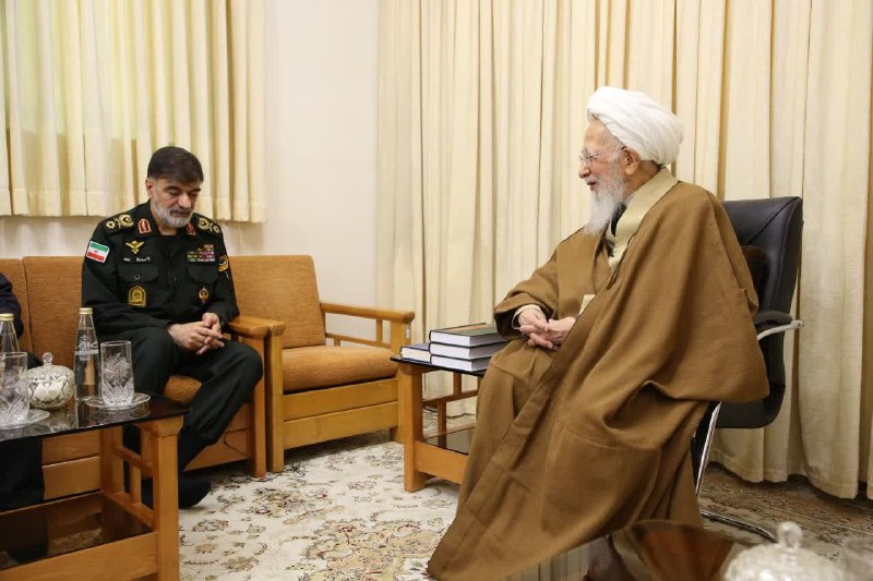 خبرگزاری حوزه: 🔻آیتالله العظمی جوادی آملی در دیدار سردار رادان فرمانده کل نیروی انتظامی🔹حضور مردم از عوامل مهم نصرت الهی است / مسئولان