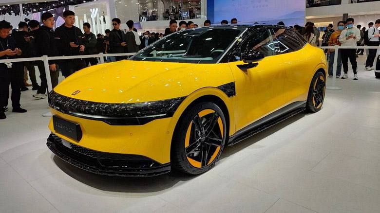 Суперседан Geely получился супермощным, супербыстрым и недорогим. 636-сильный Zeekr 007 оценили всег