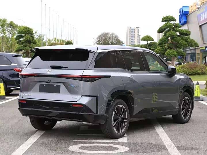 Toyota Bz3x фото 3