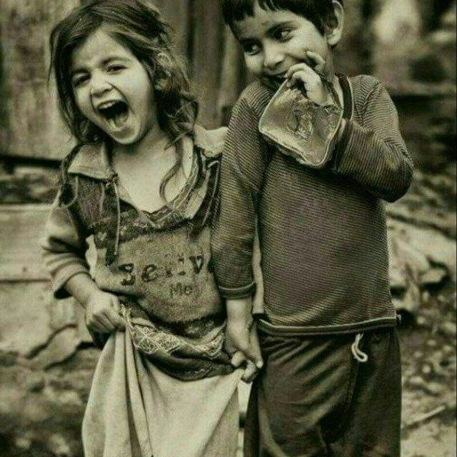 لیلا ادبی: ...وَ عطر این لبخندسرشار از تماشای آرزوهای رنگیچگونه‌ رها می‌کند مرا که رها شده ی سکوتم و واژه ‌ی بی در و پیکر تقدیر...#