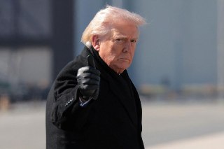 План деэскалации конфликта на Ближнем Востоке передали Вашингтону и Тегерану пакистанские посредники. Об этом пишут западные СМИ, а мы — собрали для вас главные пункты будущего договора:Первый этап — заочныйI. Немедленное прекращение огня между сторонами.I