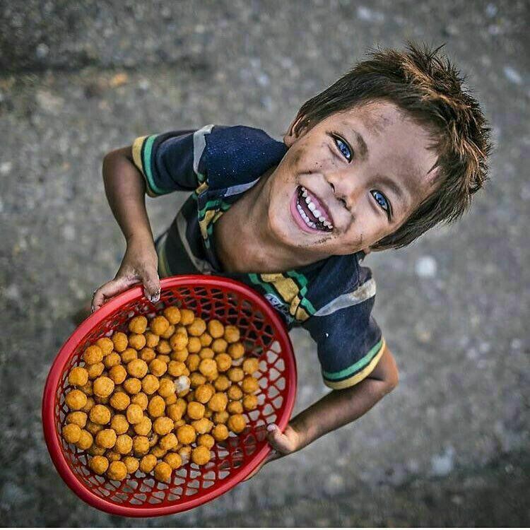 🌺میگون در گذر زمان🌺: پسری از خانواده نسبتا مرفه، متوجه شد مادرش از همسایه فقیر خود نمک خواستمتعجب به مادرش گفت که دیروز کیسه ای بزرگ نمک برای