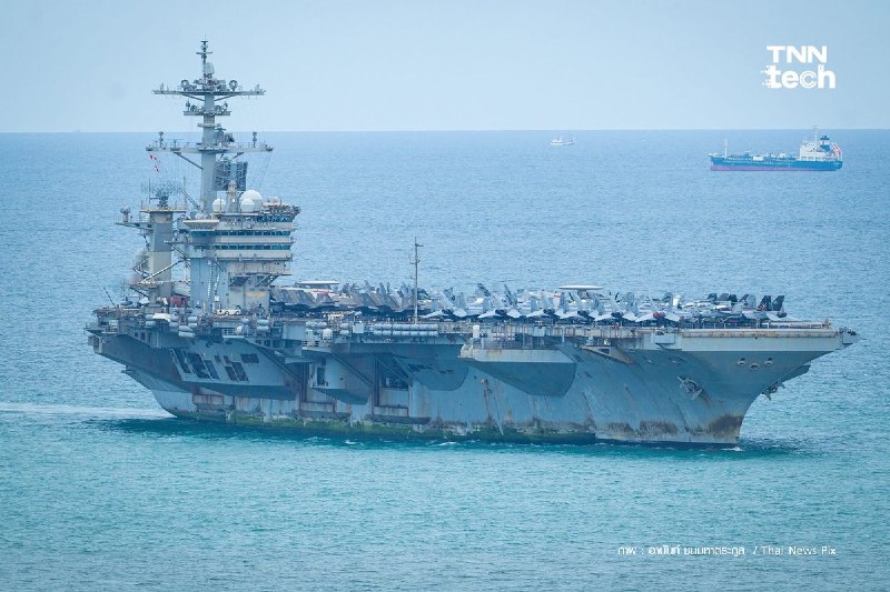 USS אברהם לינקולן והכנף האווירית שלו הגיעו לסאטהיפ, תאילנד.