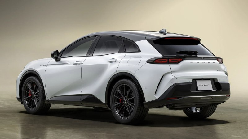 Toyota Crown Sport получил новую базовую и юбилейную версии 5