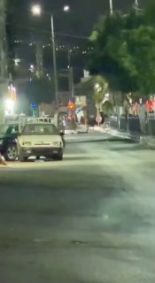 מקורות מקומיים: כוחות הכיבוש גוררים צעיר פצוע במהלך ההסתערות על מחנה דיישה בבית לחם.