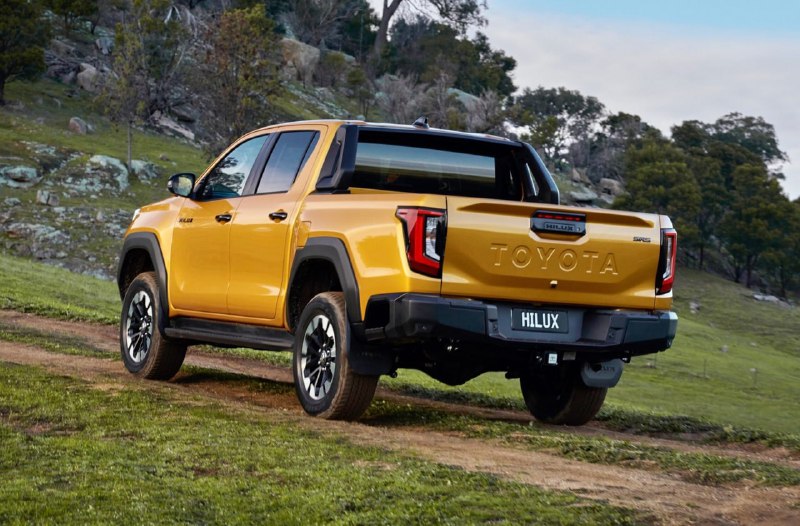 Toyota представила Hilux нового поколения 2