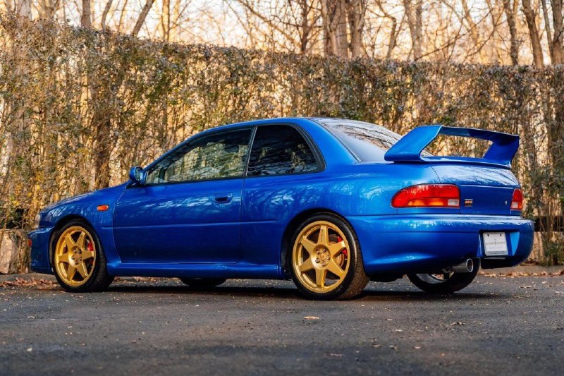 26-летний Subaru Impreza STI продали по цене нового Porsche 911 4