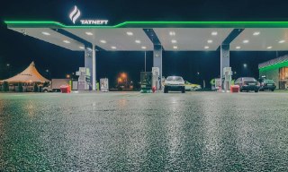 ⚡️«Татнефть» ввела ограничения на продажу бензина на своих АЗС: 30 литров для легковых авто. Лимиты действуют «во многих регионах»Компания «Татнефть» ввела на своих автозаправках в России временный лимит на отпуск бензина и дизельного топлива, пишут СМИ со