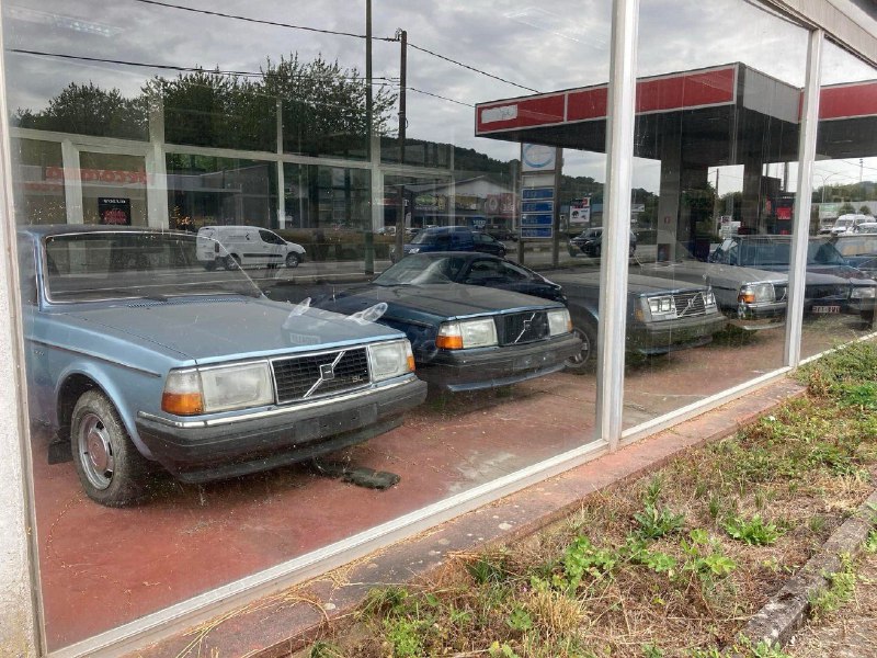 В Бельгии нашли автосалон-призрак со старыми Volvo без пробега