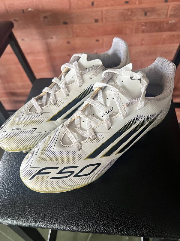 Бутсы детские adidas f50 оригинальные, покупались в Тбилиси в top sport. Одевались пару раз. Состоян