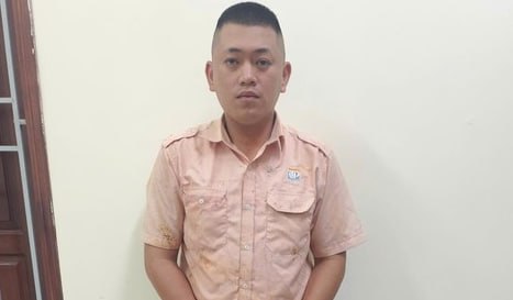 东南亚抓捕遣返线索：嘉莱省一辆卧铺巴士凌晨侧翻致4死20伤 司机被警方拘留 事故发生于绕配图