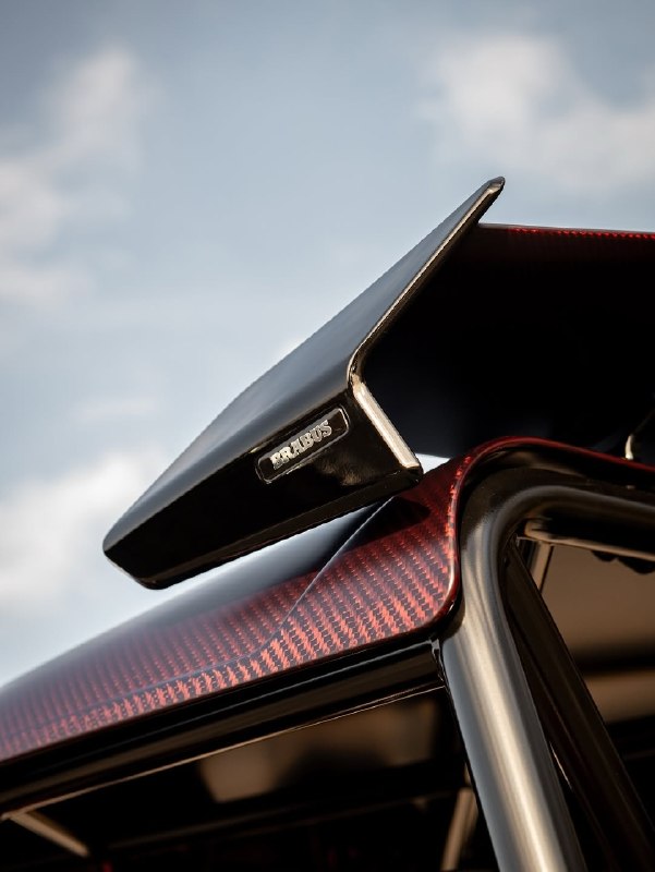 BRABUS CRAWLER. 900 HP. Exposed carbon fiber. Deep Red. 6