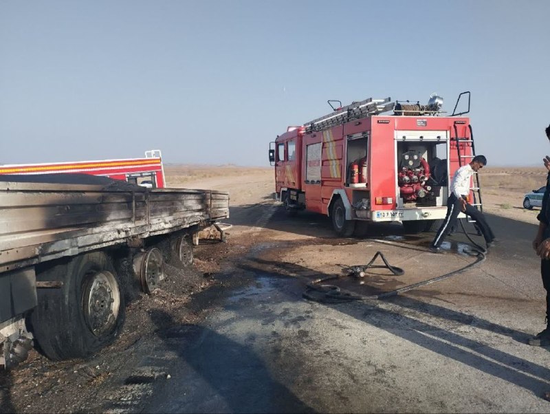 ▂▅▇ ارسک نیـوز ▇▅▂: آتش سوزی تریلی حامل سنگ آهن در جاده فردوس بشرویهاین حادثه عصر دیروز به فوریتهای مرکز ۱۲۵ آتش نشانی شهرداری ارسک و اتش ن