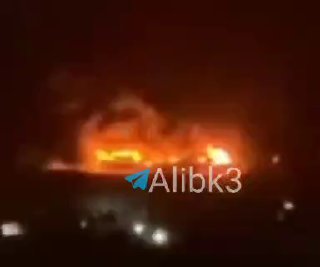 שריפות עולות מנמל מוח'ה לאחר שהתמקדו באספקה צבאית סעודית עם 4 טילים בליסטיים, מה שהוביל לפיצוצים ולנפילת העיר.