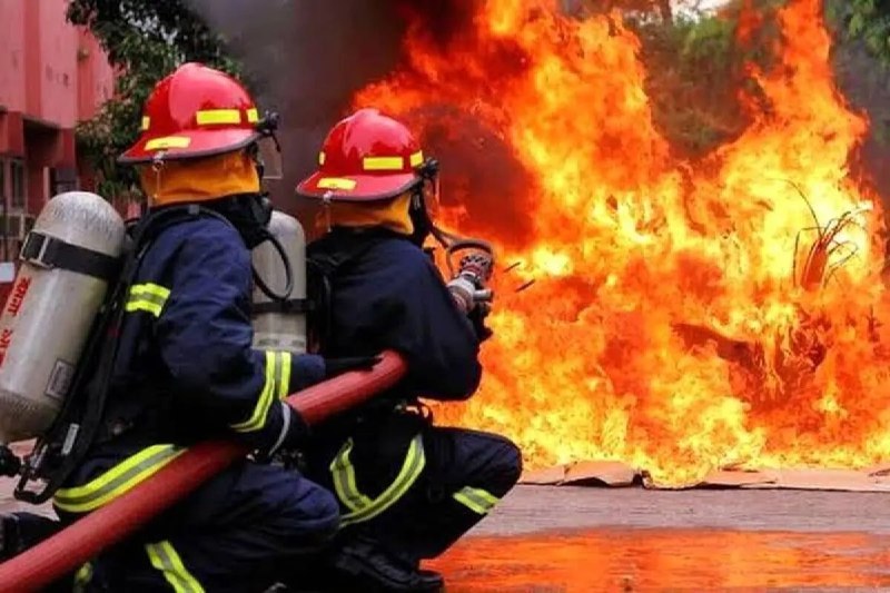 کلانشهر: 🔥 آتشسوزی دو کارگاه بافندگی در در خیابان فردوسی تهرانسخنگوی آتشنشانی تهران: دود مشاهده شده در آسمان مرکز پایتخت مربوط