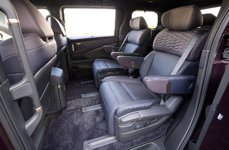 Nissan Elgrand нового поколения показали перед стартом продаж 3