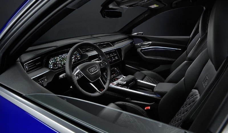 Audi SQ8 e-tron quattro 4