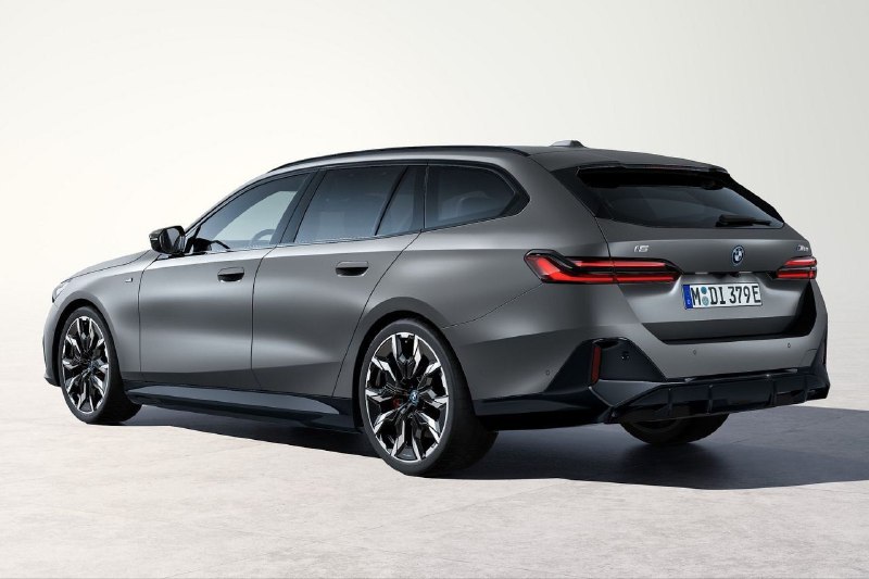 Представили новый универсал BMW 5 серии 7
