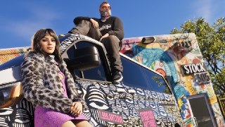 Одна пятая цены PS5  Ритейл в России объявил цену на физическое издание GTA VI — 9999 рублей за стандартную версию. Речь идёт о коробке для PS5.  При этом диска в коробке нет. Вчера в Rockstar Games уточнили, что внутри будет только код для активации игры.