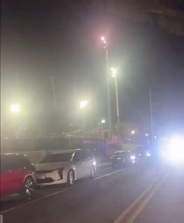 צילום בקמפוס של אוניברסיטת פלורידה גורמים רשמיים הכריזו על הירי הקטלני בקמפוס של אוניברסיטת פלורידה וכמה אנ…