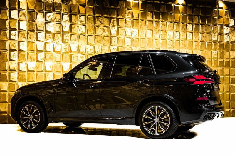 В Германии продают бронированный BMW X5 M60i 2