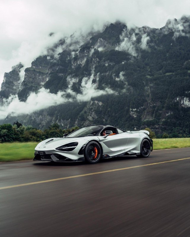 McLaren 765LT 4