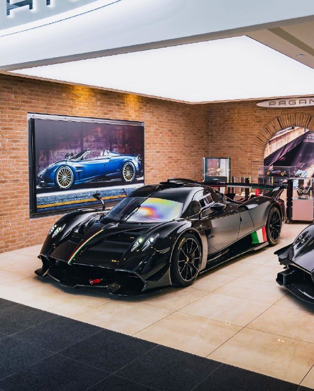 Pagani Huayra R и Pagani Zonda R 9