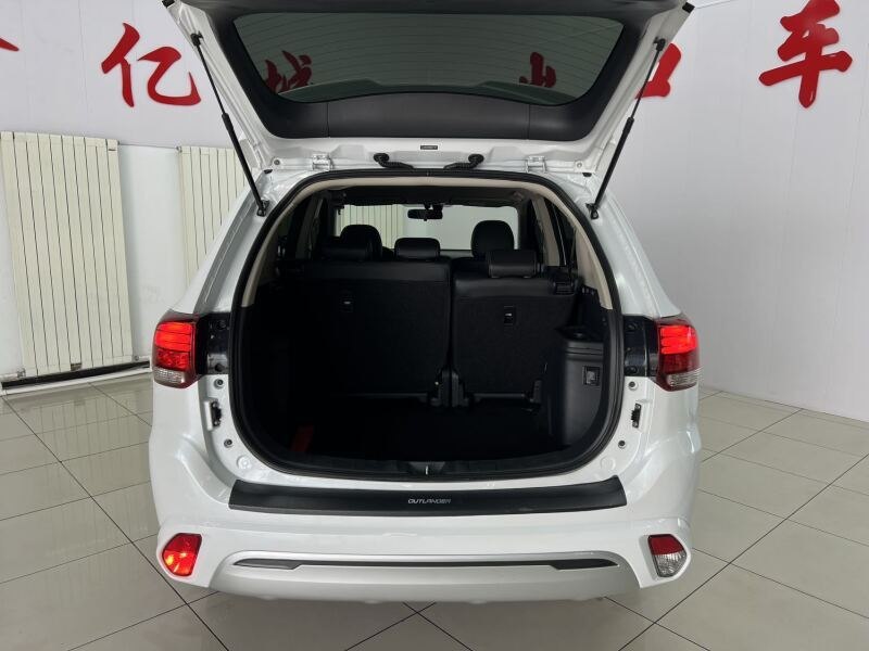 Mitsubishi Outlander 2021 фото 3