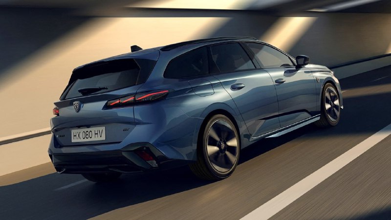 Компания Peugeot обновила универсал и хэтчбек 308 3