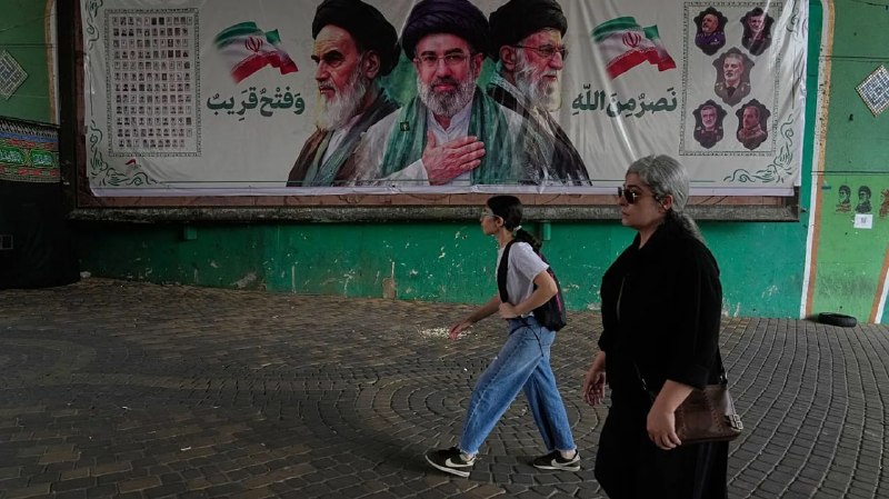 euronews یورونیوز ✔: 💢در آستانه «شدیدترین تحریم‌های تاریخ» علیه ایران، تنش لفظی تهران و واشنگتن بالا گرفتآمریکا و ایران در آستانه اعلام تحریم