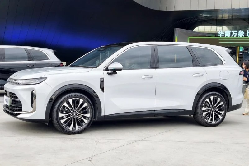 General Motors и SAIC представили 5,2-метровый флагман 6