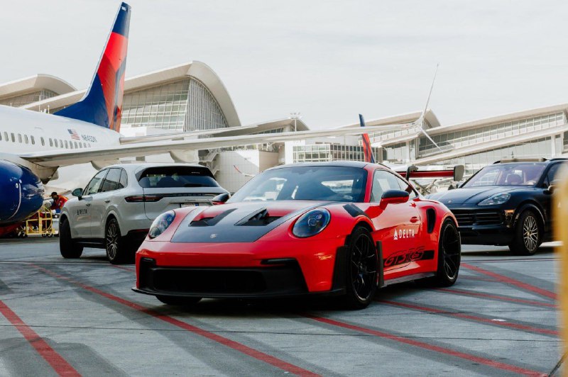 Porsche 911 GT3 RS доставит опаздывающих пассажиров на рейс за 240 000 $ 1