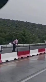 Mashhad echoed the terrifying moment a man survived after a truck lost control on the road due to rain and collided with several vehicles, before bursting into flames on a highway in Mexico.