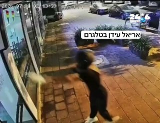בית קפה ברמת גן הועלה באש בפעם השלישית ברציפות. נסיבות האירוע בבדיקה. הדיווח מבוסס על אריאל עידן בטלגרם.