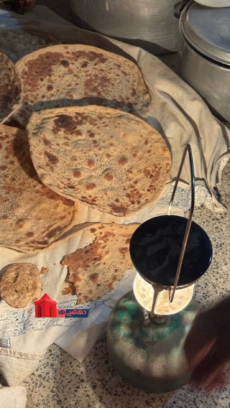 دهاقانیها: ✅ وقتی برق میره و خمیر کردی و ور اومده و باید نون رو بپزی!🔸بفرمایید نون!📅دهاقانیها در تلگرام:https://t.me/dehaghaniha📅ده