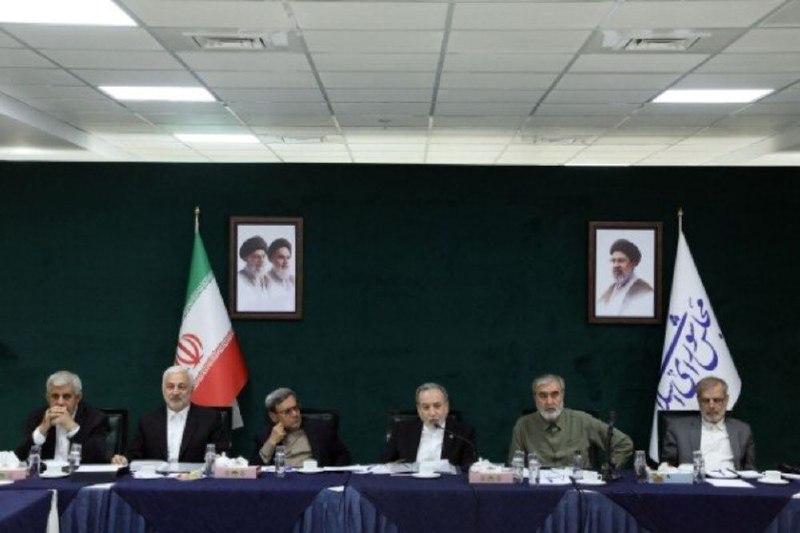 نورنیوز: ✅ تنگه هرمز در کانون توجه مجلس؛ شروط ایران برای بازگشایی این گذرگاه حیاتی🔹 سید عباس عراقچی، وزیر امور خارجه، در نشست کمی
