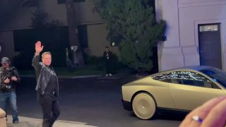 Акции Tesla упали почти на 9% после презентации роботакси CybercabАкции Tesla на