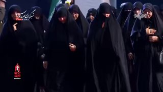 "מנהיג המהפכה ההרוג, סלמי": משלחת סטודנטיות חלקה כבוד בטהראן