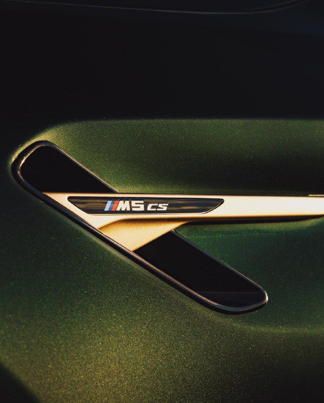 BMW M5 CS 6