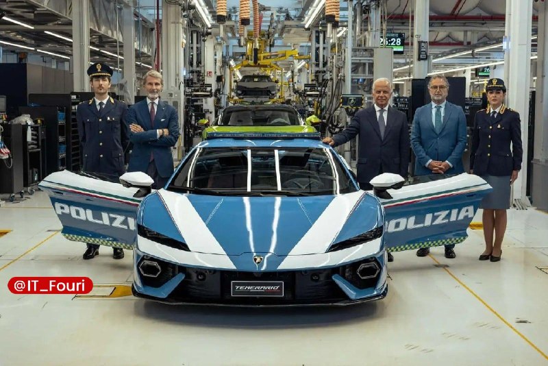 فناوری فوری📡: خودرو ۹۰۷ اسببخاری لامبورگینی تمراریو به ناوگان پلیس ایتالیا اضافه شد🔹پلیس دولتی ایتالیا از خودروی جدید خود، لامبورگینی