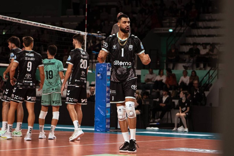 دنیای توپ و تور: 🏐 ملی پوش سابق والیبال ایران در لیگ چین افشین فر : خیلی دوست داشتم شاگرد پیاتزا شوم !آرمین افشین فر ملی پوش سابق والیبال
