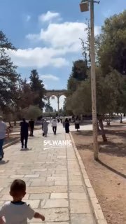 Worshipers flocked to the blessed Al-Aqsa Mosque to perform Friday prayers