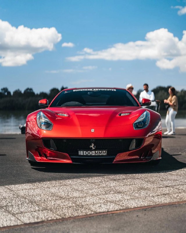 Ferrari F12tdf в цвете Rosso Monza 2