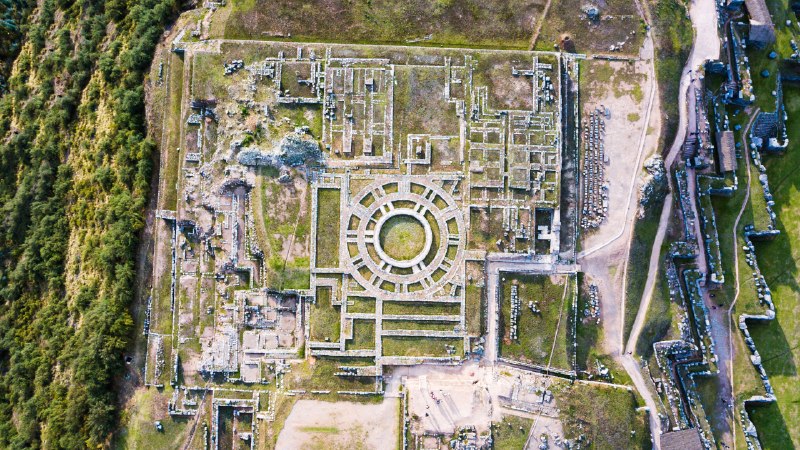A rock-solid marvelAerial view of the ruins of Sacsayhuamán, Cusco, Peru (© Creative-Family/Getty Images Plus)