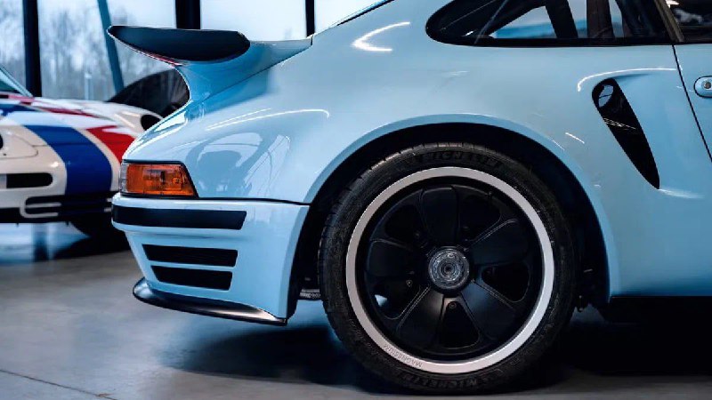 Ателье Kalmar построило ультрадорогой 650-сильный рестомод Porsche 911 на базе 993. 7