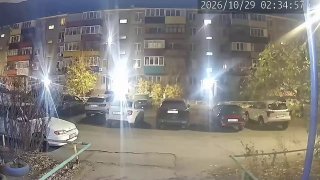דייג מאורסק תפס שפמנון במשקל חמישה קילוגרם ובאמצע הלילה רץ להשוויץ במלכוד שלו למצלמת האינטרקום