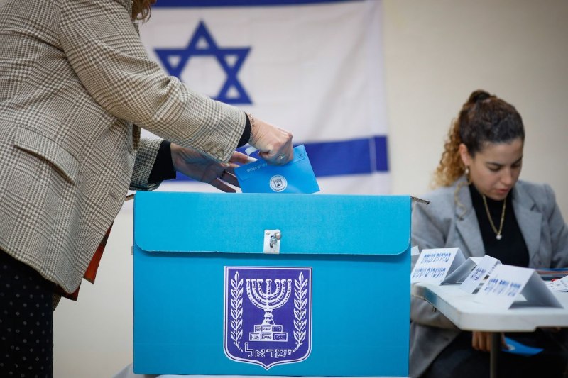 תוצאות בחירות חדשות בישראל; נתניהו 56 מנדטים, אייזנקוט 49 מנדטים כלי תקשורת עבריים דיווחו כי עם ספירת 50 אח…